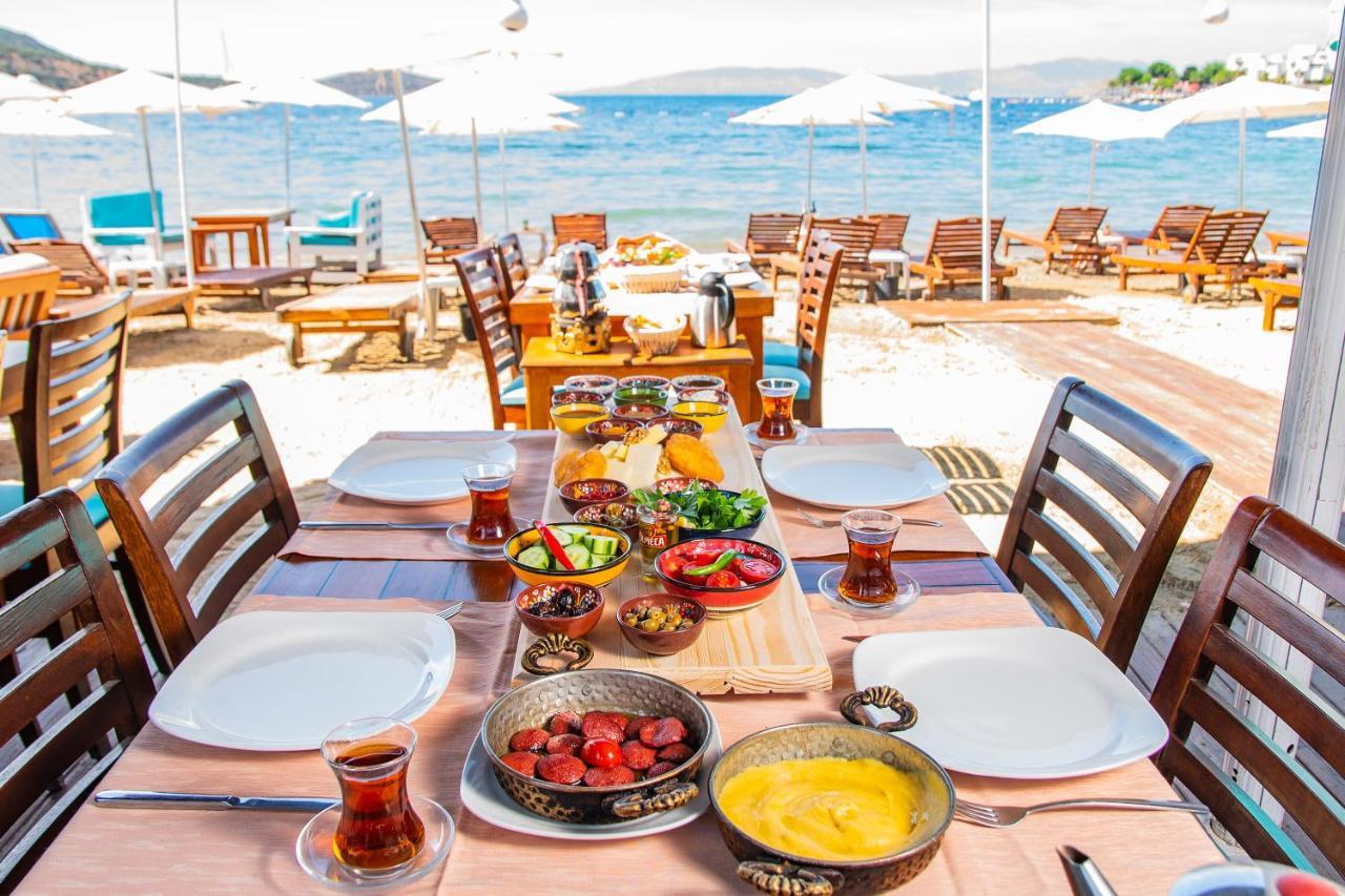 ביטז Blue Bay Beach Hotel (Adults Only) מראה חיצוני תמונה