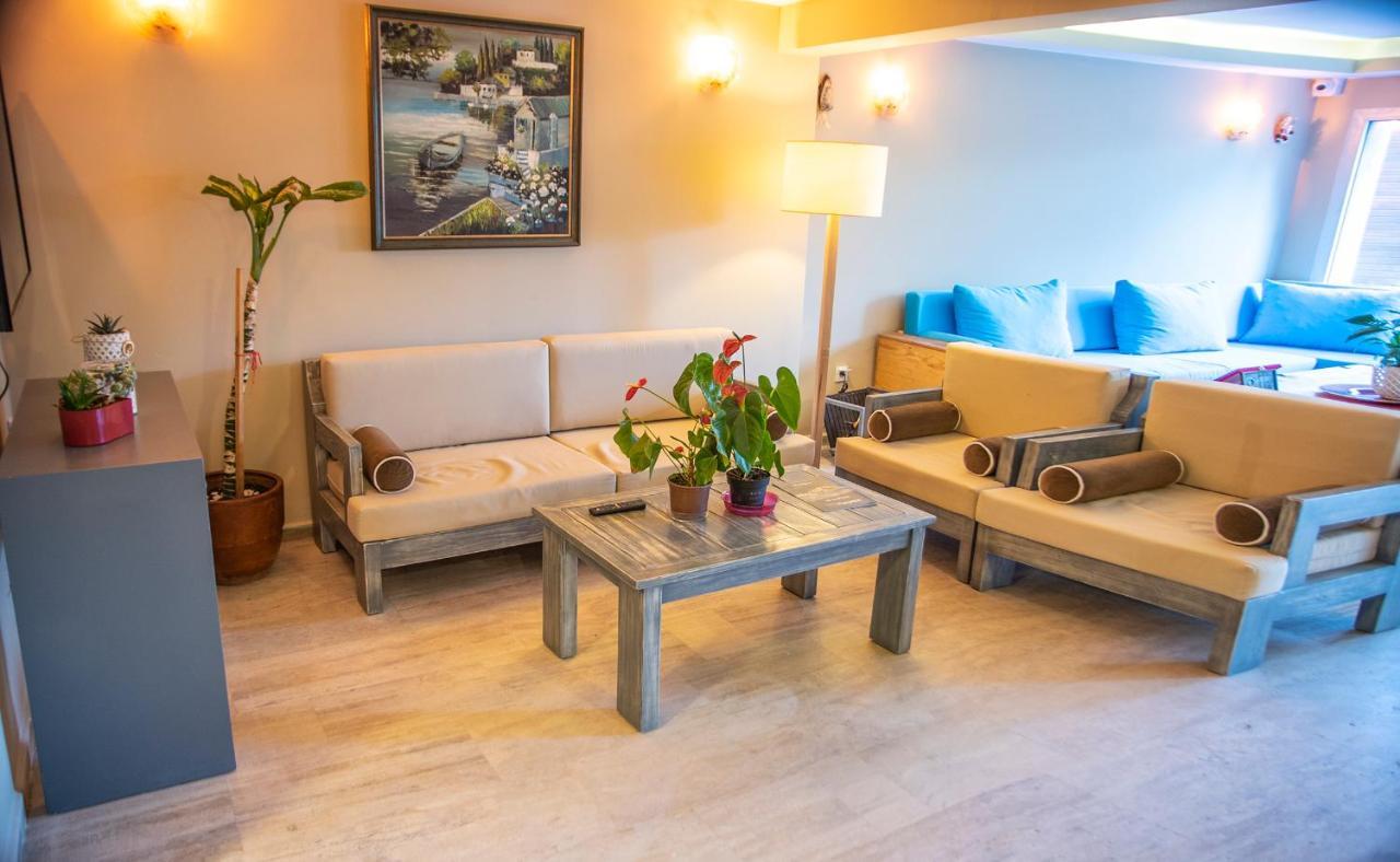 ביטז Blue Bay Beach Hotel (Adults Only) מראה חיצוני תמונה