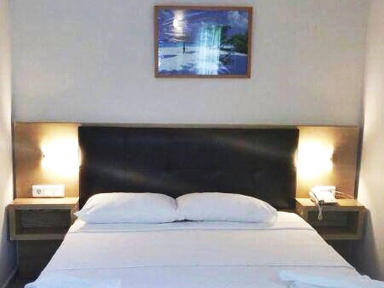 ביטז Blue Bay Beach Hotel (Adults Only) מראה חיצוני תמונה